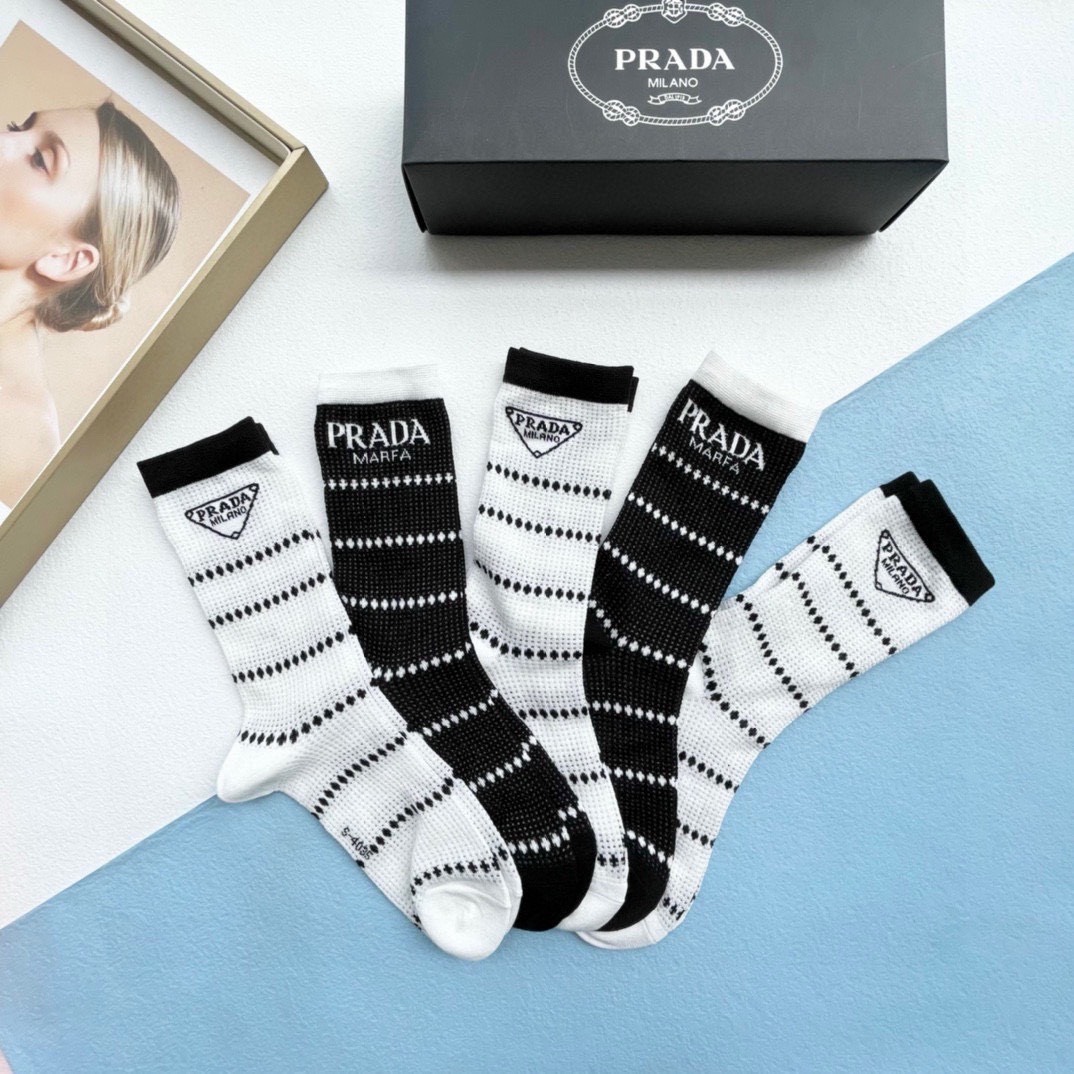 Bagsaaa Pra*a Black and White Socks Set