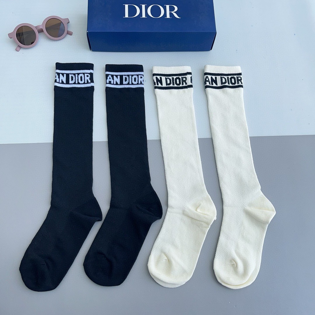 Bagsaaa D10r Black and White Socks Set