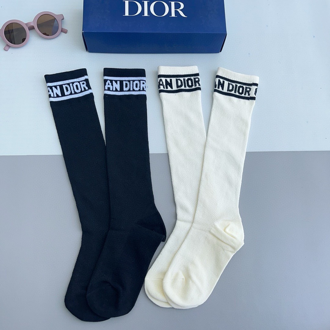 Bagsaaa D10r Black and White Socks Set