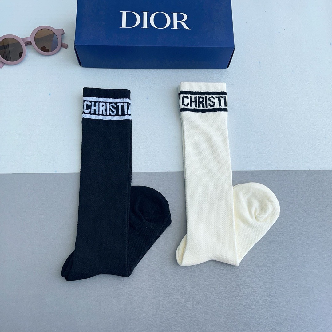 Bagsaaa D10r Black and White Socks Set