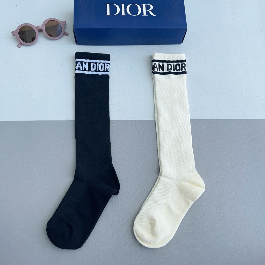 Bagsaaa D10r Black and White Socks Set