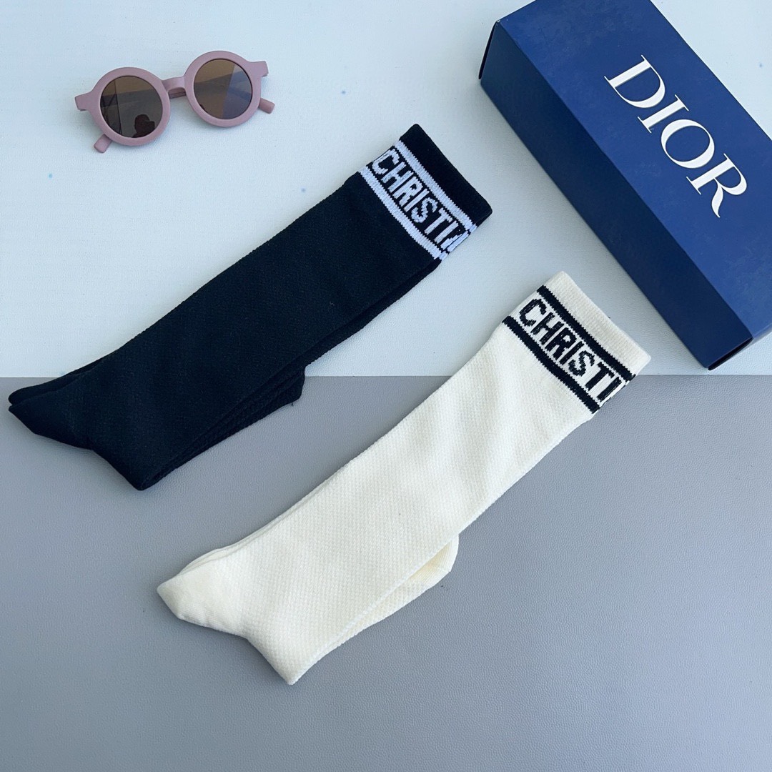 Bagsaaa D10r Black and White Socks Set
