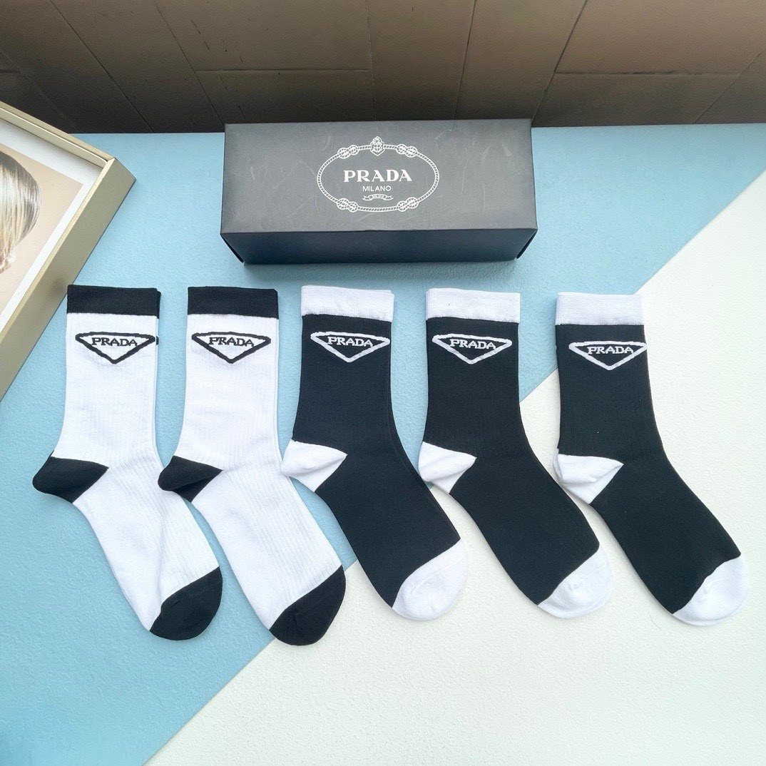 Bagsaaa Pra*a Socks Set