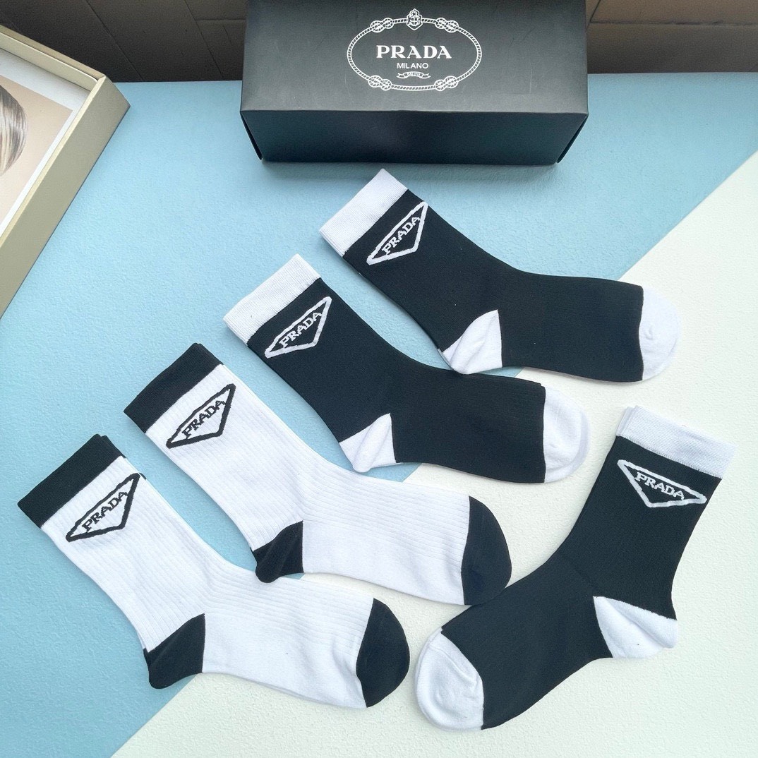 Bagsaaa Pra*a Socks Set