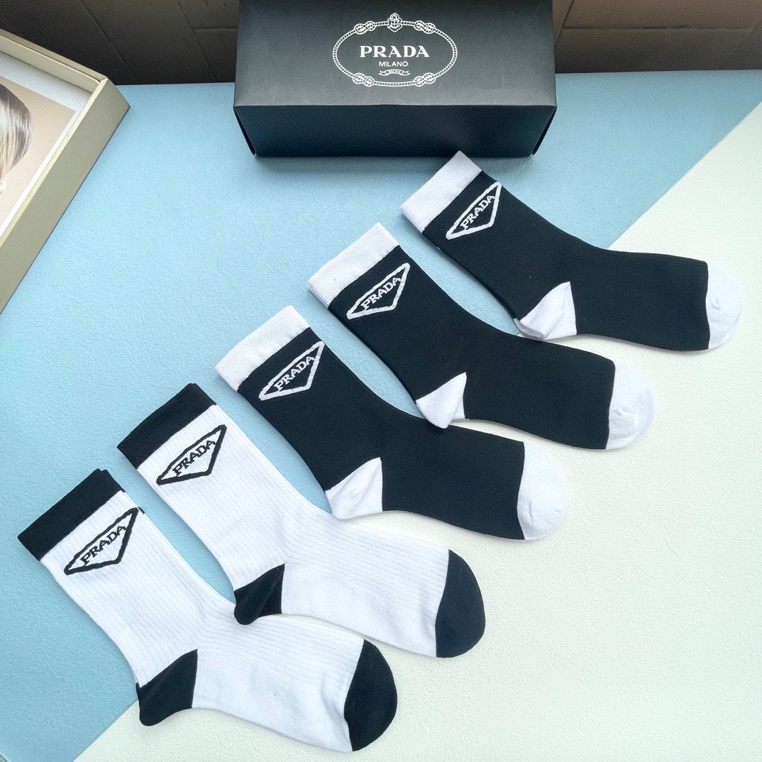 Bagsaaa Pra*a Socks Set