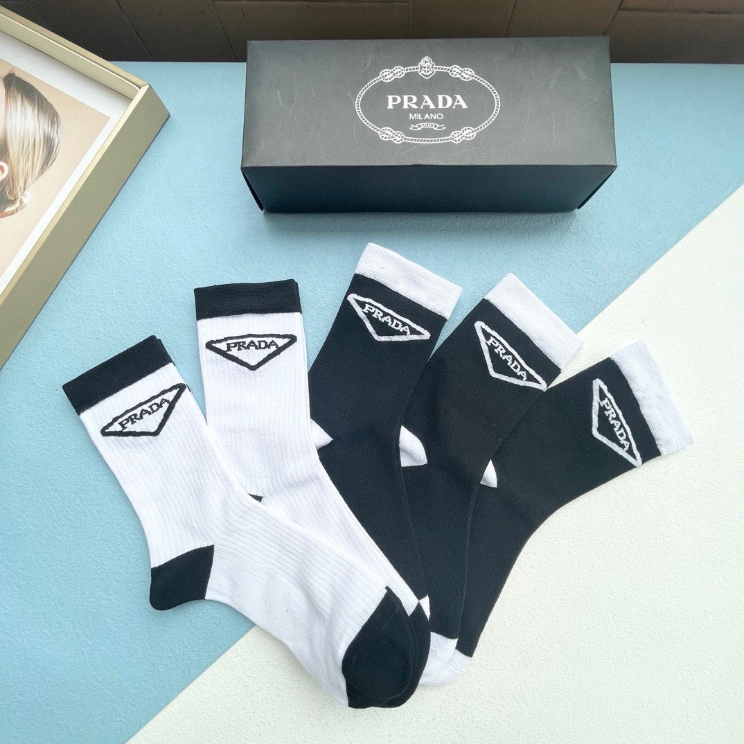 Bagsaaa Pra*a Socks Set