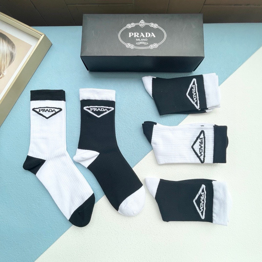 Bagsaaa Pra*a Socks Set