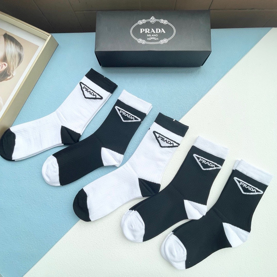 Bagsaaa Pra*a Socks Set