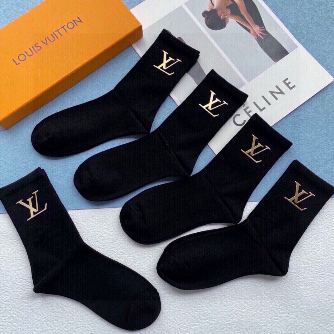 Bagsaaa L0vis Vvtt0n Gold LV Logo Black Socks Set