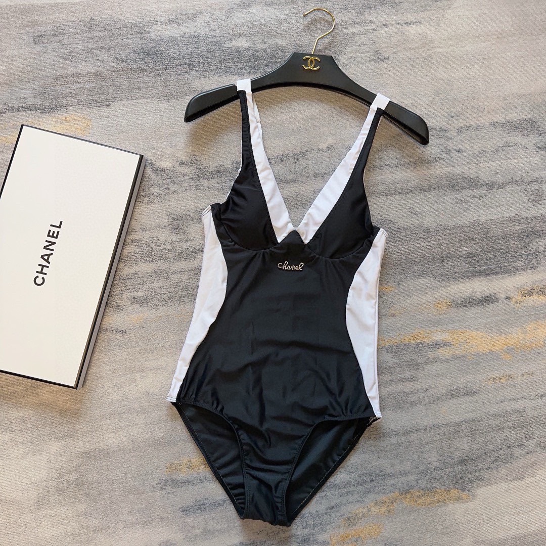 Bagsaaa Ch**el Black and White One Piece