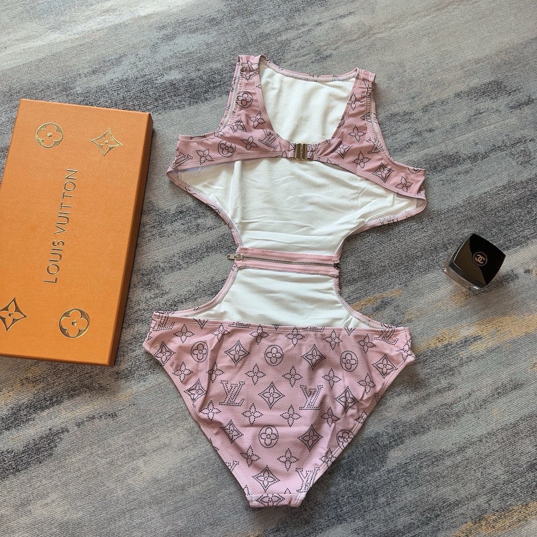 Bagsaaa L0vis Vvtt0n Mahina Pink One Piece