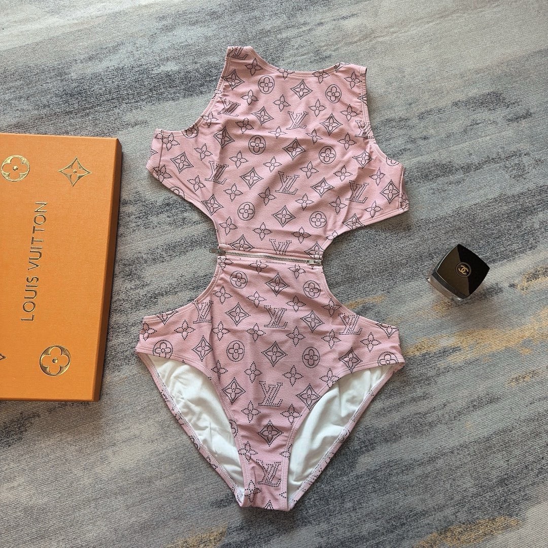 Bagsaaa L0vis Vvtt0n Mahina Pink One Piece