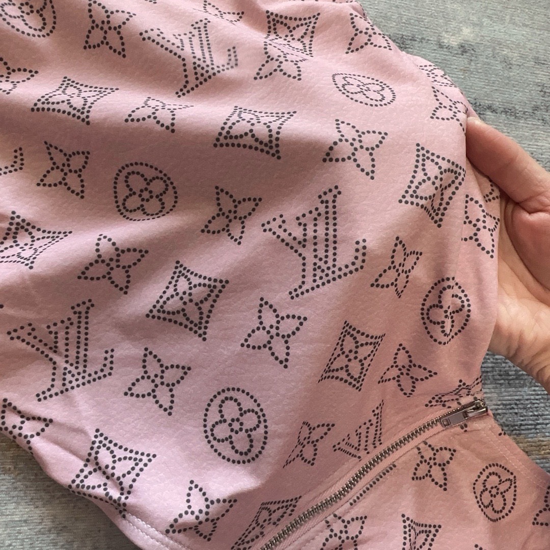Bagsaaa L0vis Vvtt0n Mahina Pink One Piece