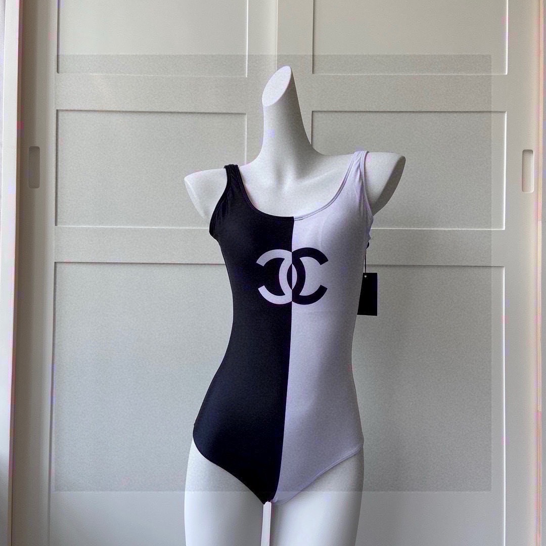 Bagsaaa Ch**el One Piece Black and White