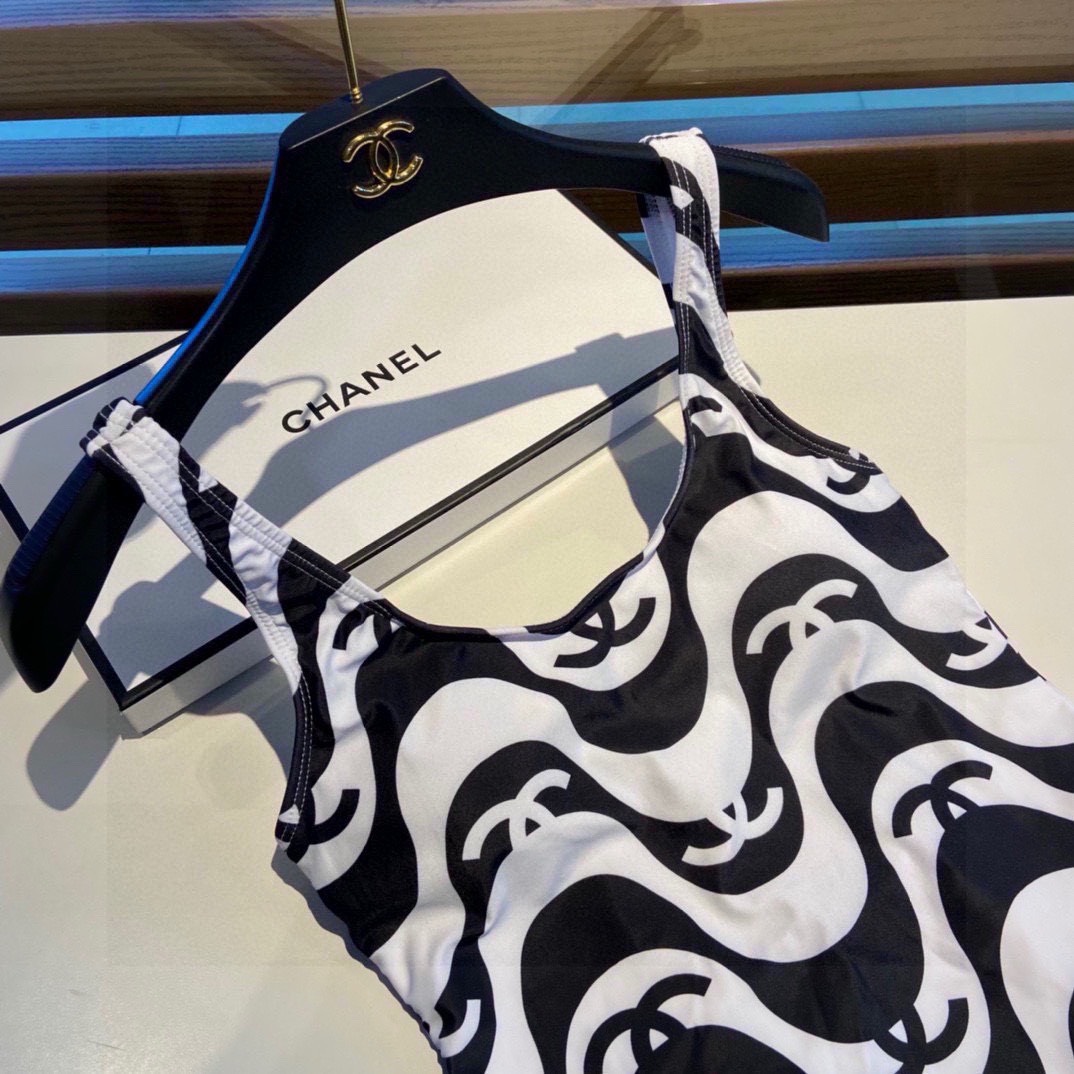 Bagsaaa Ch**el White and Black One Piece Swimwear 02