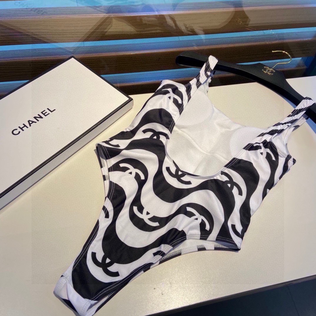 Bagsaaa Ch**el White and Black One Piece Swimwear 02