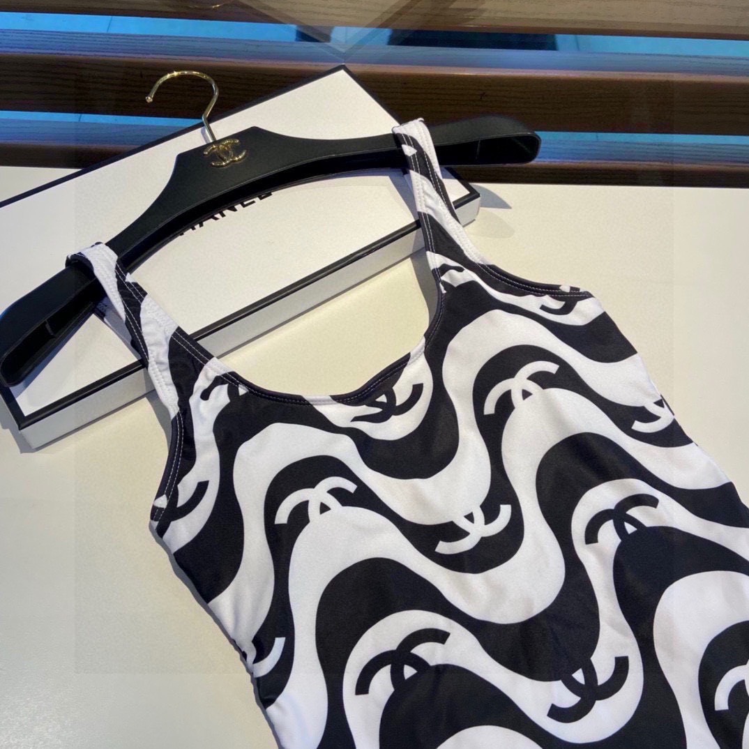 Bagsaaa Ch**el White and Black One Piece Swimwear 02