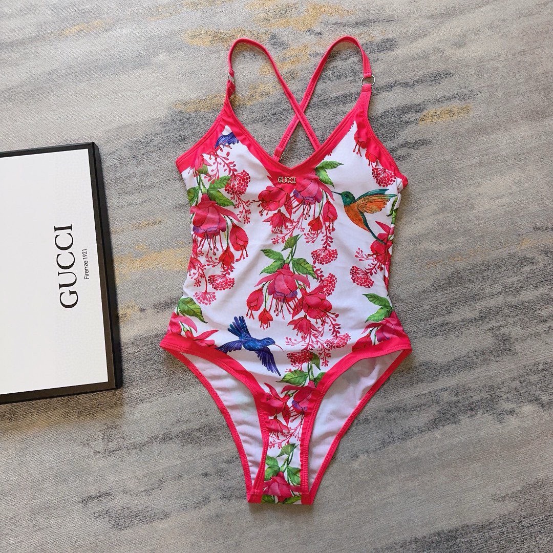Bagsaaa Gvc*1 Red Flower One Piece Swimwear