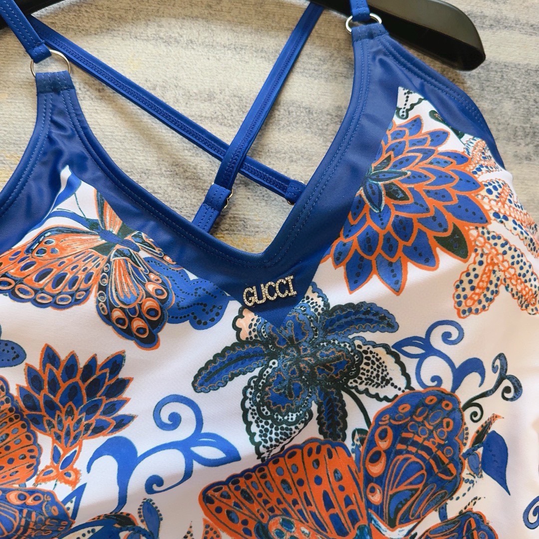 Bagsaaa Gvc*1 Blue Flower One Piece Swimwear