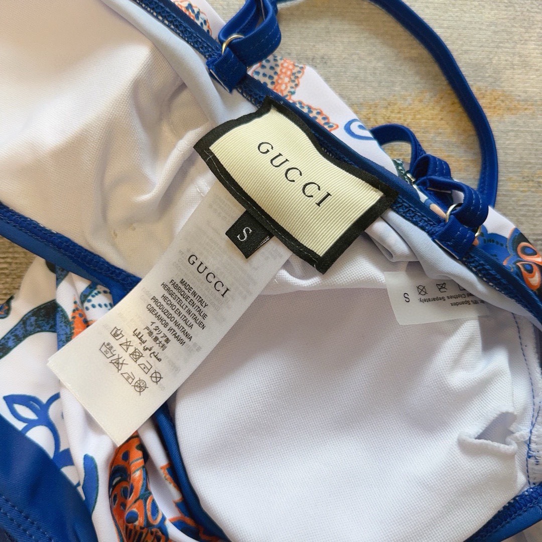 Bagsaaa Gvc*1 Blue Flower One Piece Swimwear