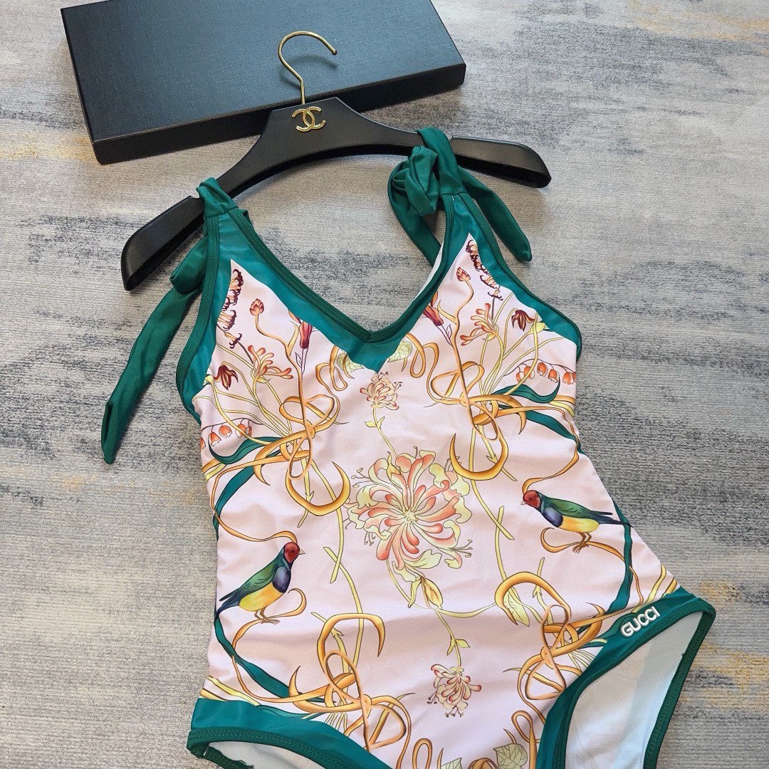 Bagsaaa Gvc*1 Green Flower One Piece Swimwear