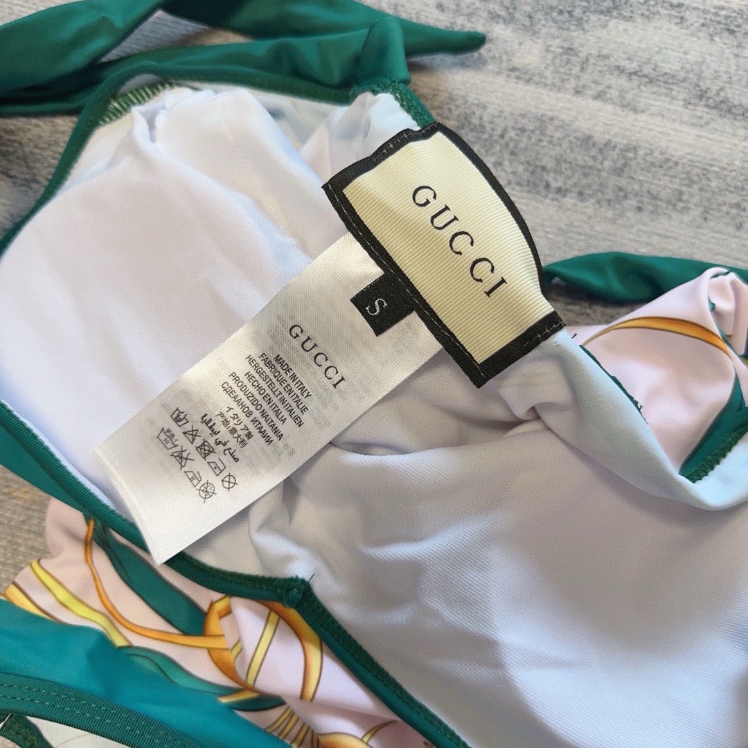 Bagsaaa Gvc*1 Green Flower One Piece Swimwear