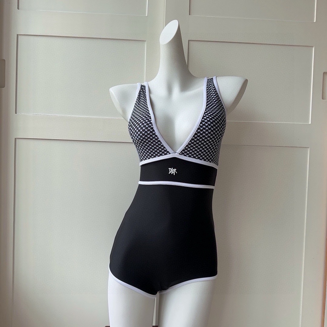 Bagsaaa D10r One Piece Swimwear 02
