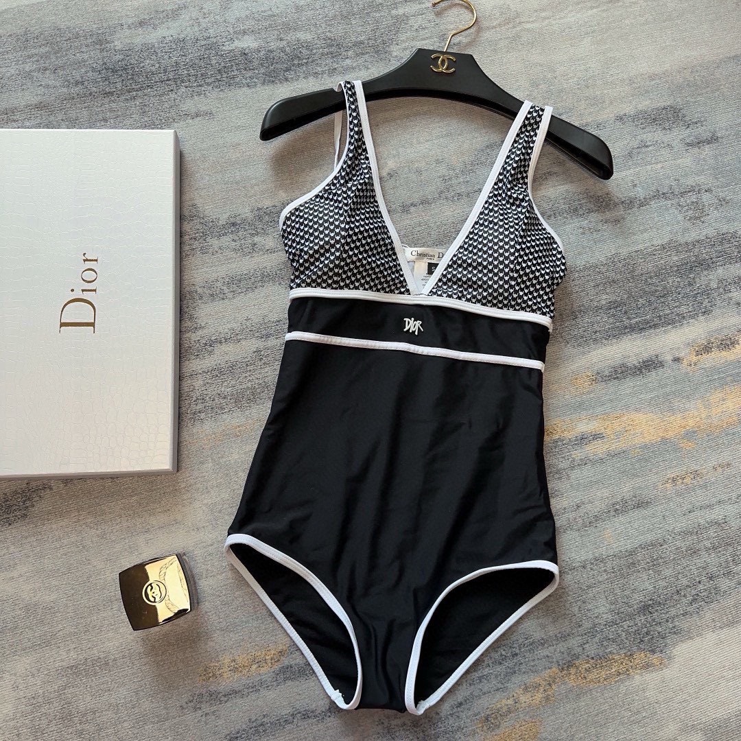 Bagsaaa D10r One Piece Swimwear 02