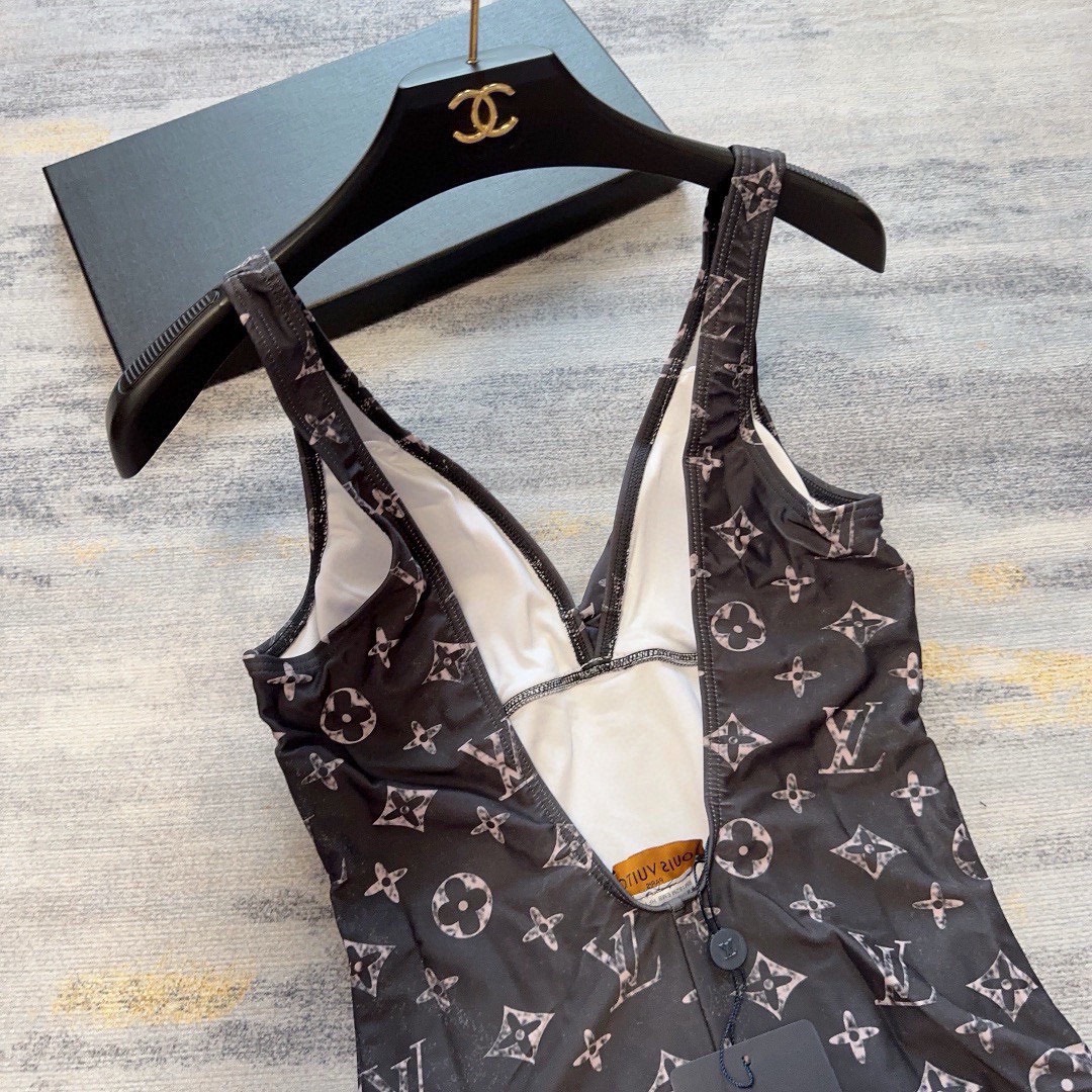 Bagsaaa L0vis Vvtt0n One-piece swimsuit black monogram
