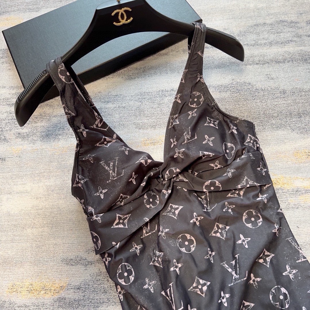 Bagsaaa L0vis Vvtt0n One-piece swimsuit black monogram