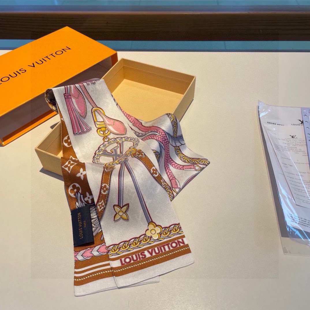 Bagsaaa L0vis Vvtt0n Silk Scarf