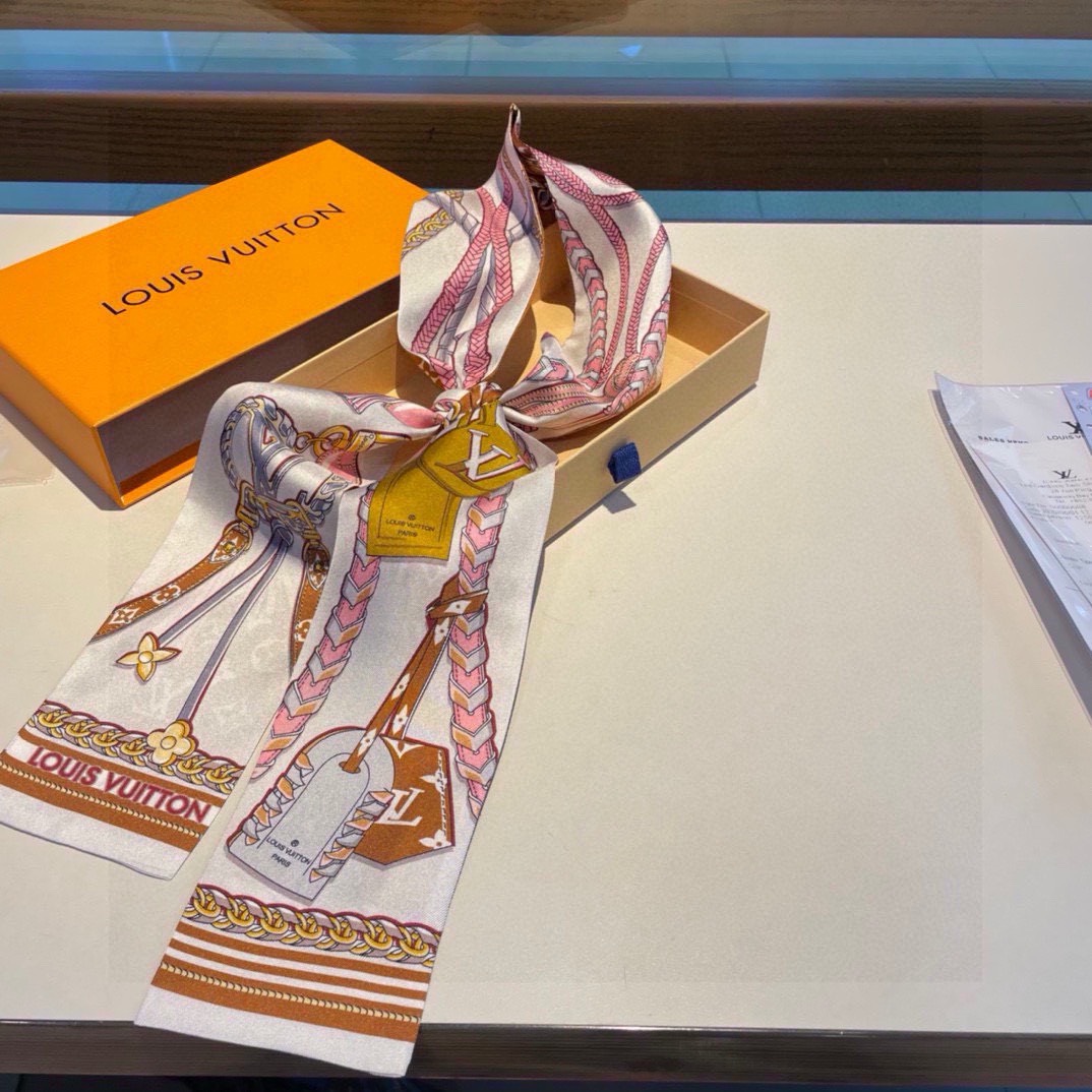 Bagsaaa L0vis Vvtt0n Silk Scarf