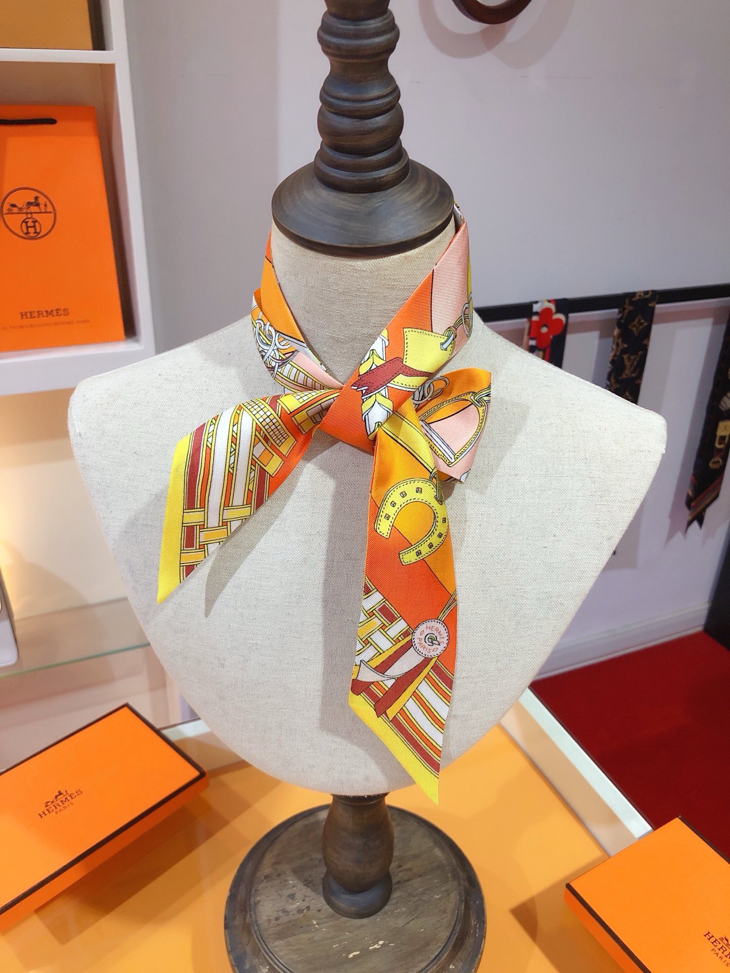 Bagsaaa H**me5 Horse Orange Twilly - 5 x 86 cm