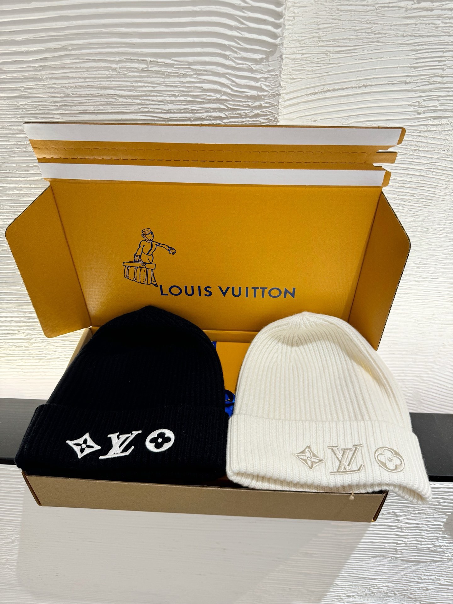 Bagsaaa L0vis Vvtt0n Beanie Monogram Logo