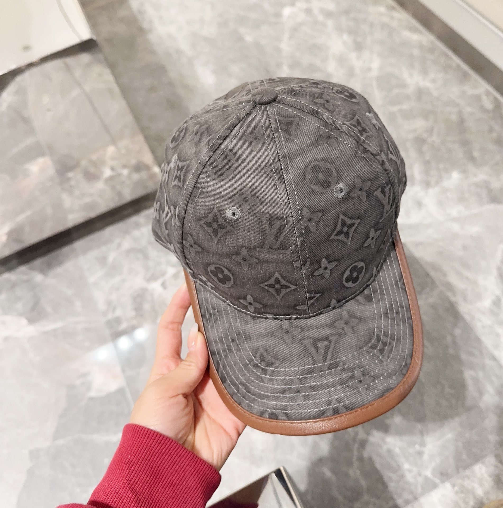 Bagsaaa L0vis Vvtt0n Grey Cap
