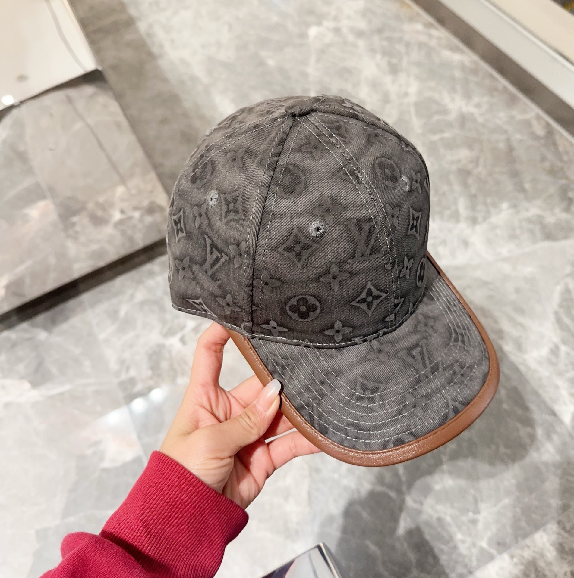 Bagsaaa L0vis Vvtt0n Grey Cap