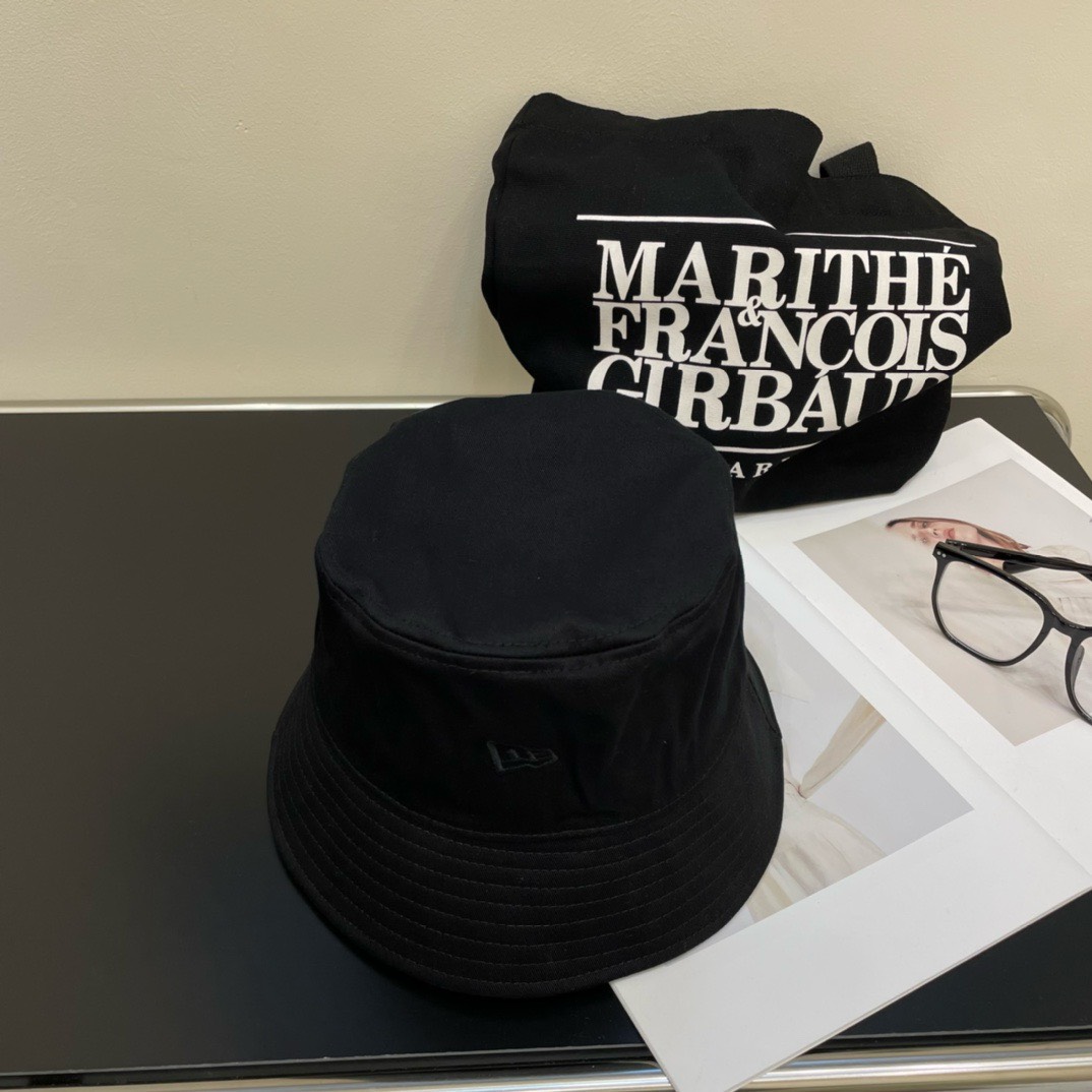 Bagsaaa Y51 Black Front Logo Bucket Hat