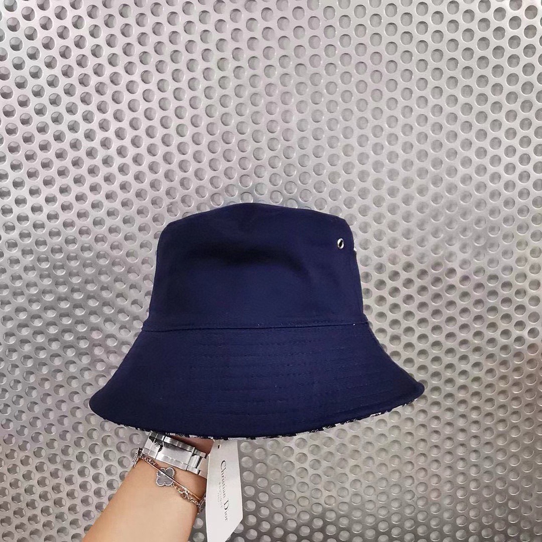 Bagsaaa D10r Oblique Bucket Hat