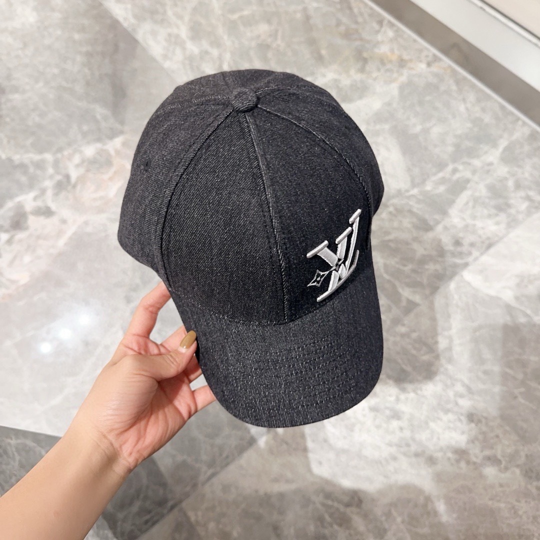Bagsaaa L0vis Vvtt0n Grey Cap 02