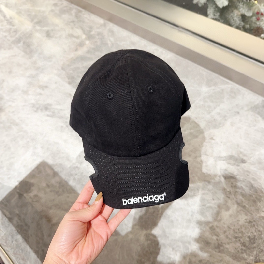 Bagsaaa Ba1en*iaga logo-embroidered cut-out cap black