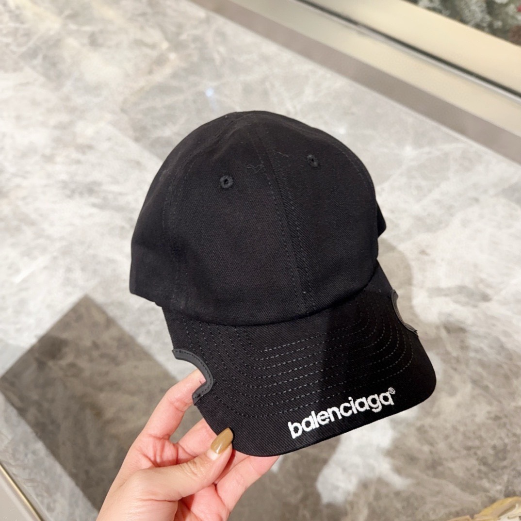 Bagsaaa Ba1en*iaga logo-embroidered cut-out cap black