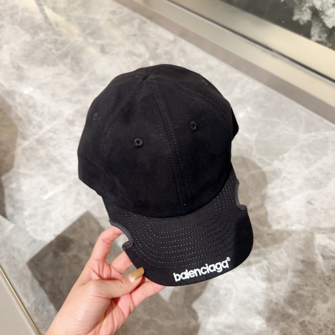 Bagsaaa Ba1en*iaga logo-embroidered cut-out cap black