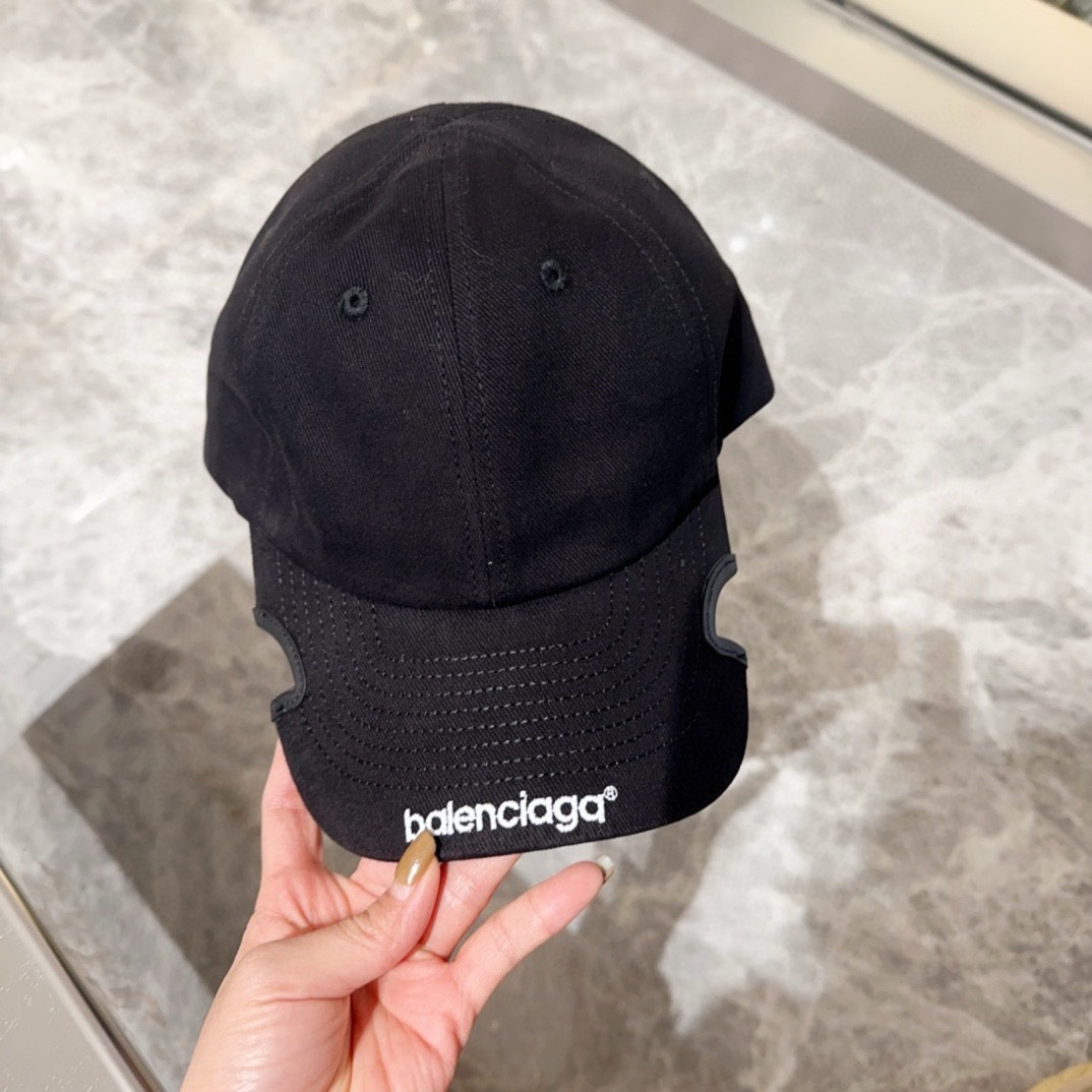 Bagsaaa Ba1en*iaga logo-embroidered cut-out cap black
