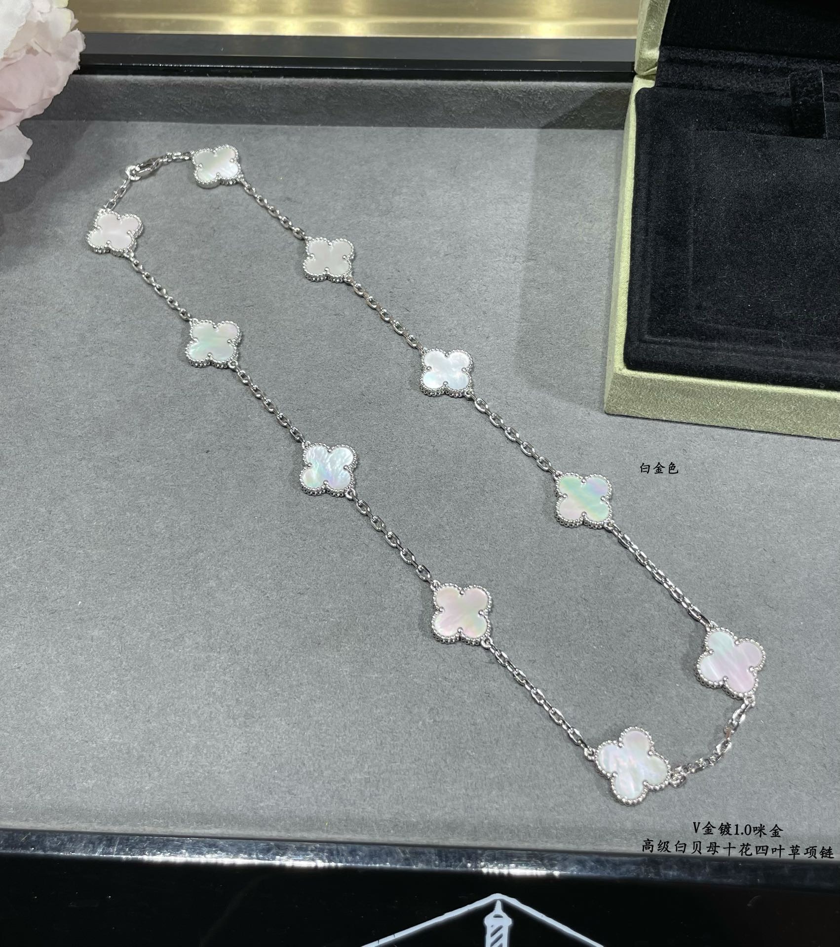 Bagsaaa V*n Cl**f & Arp*1s Vinatge Alhambra necklace, 10 motifs, mother of pearls
