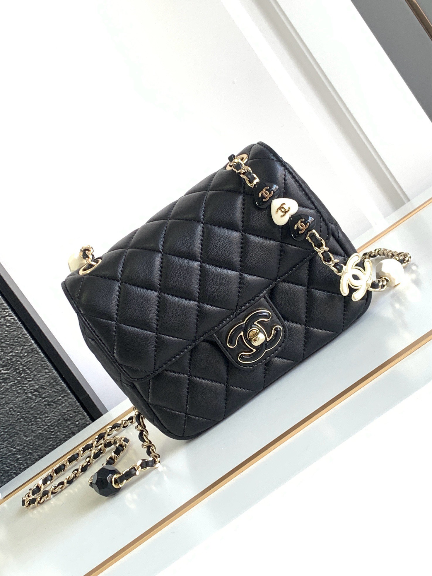 Bagsaaa Ch**el 23K Black Bag With Heart Chain - 16x12.5x4.5cm