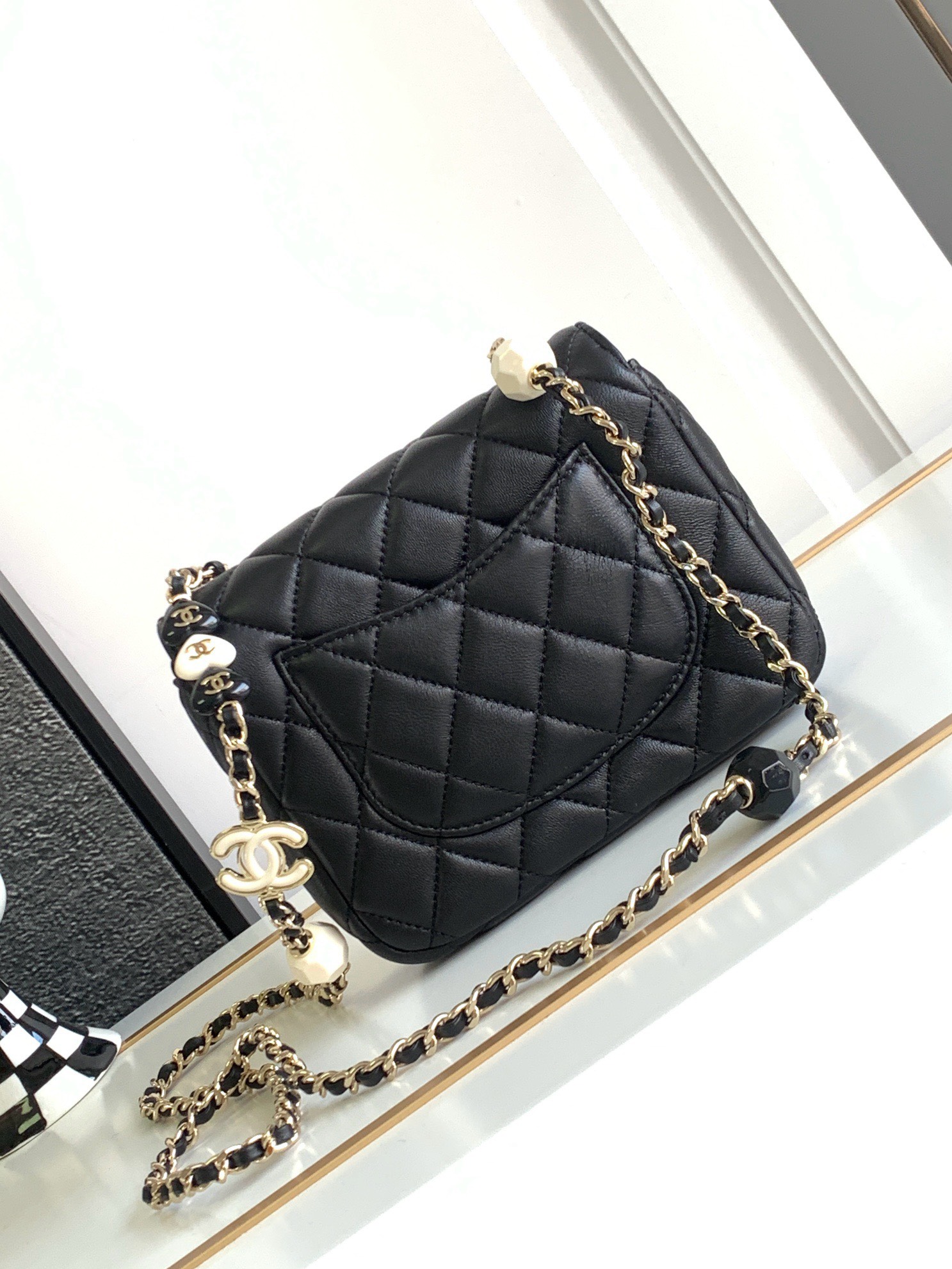 Bagsaaa Ch**el 23K Black Bag With Heart Chain - 16x12.5x4.5cm