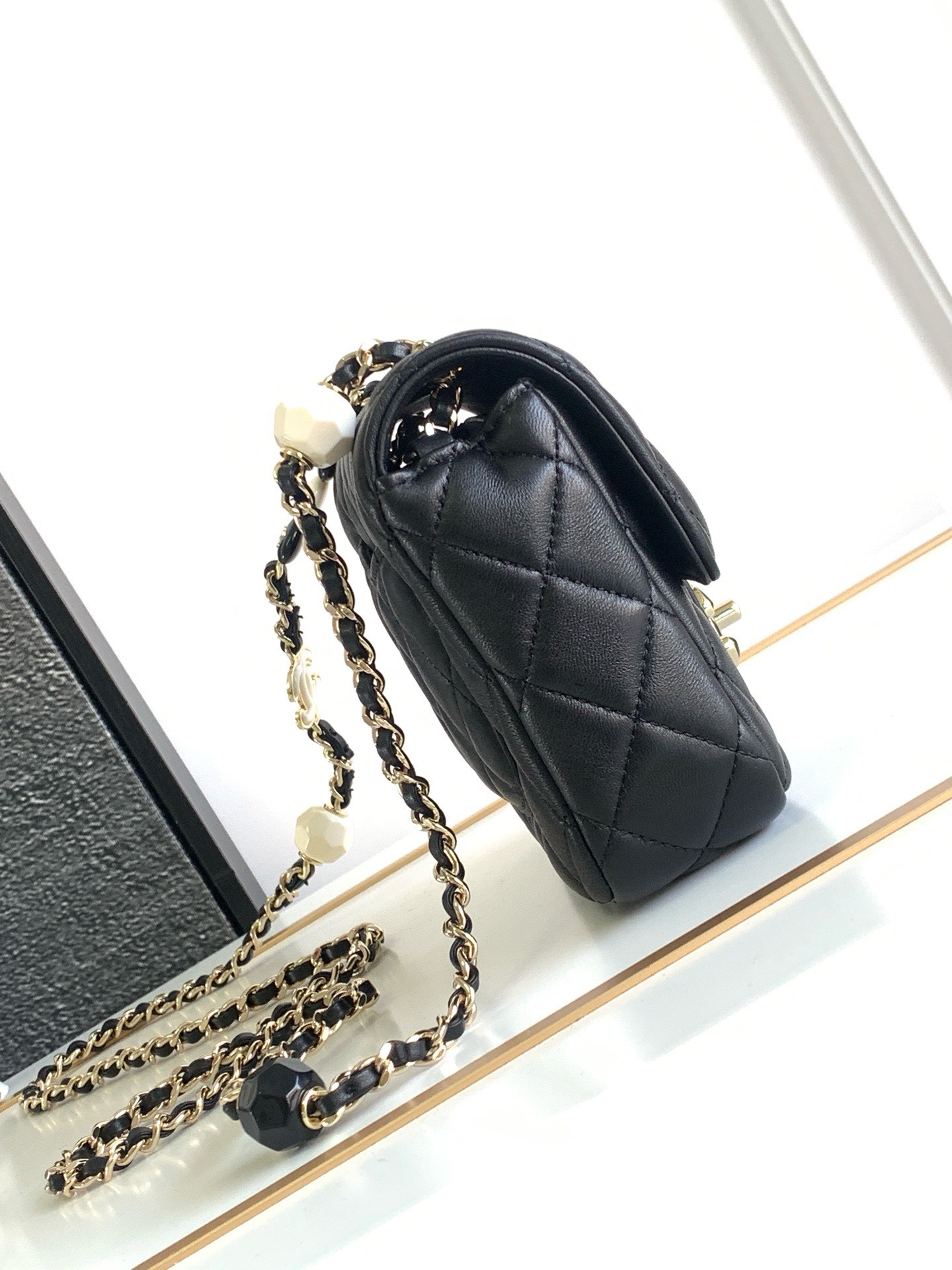 Bagsaaa Ch**el 23K Black Bag With Heart Chain - 16x12.5x4.5cm