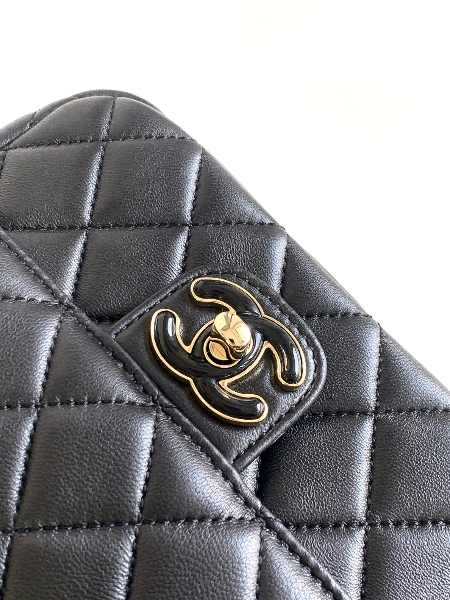 Bagsaaa Ch**el 23K Black Bag With Heart Chain - 16x12.5x4.5cm