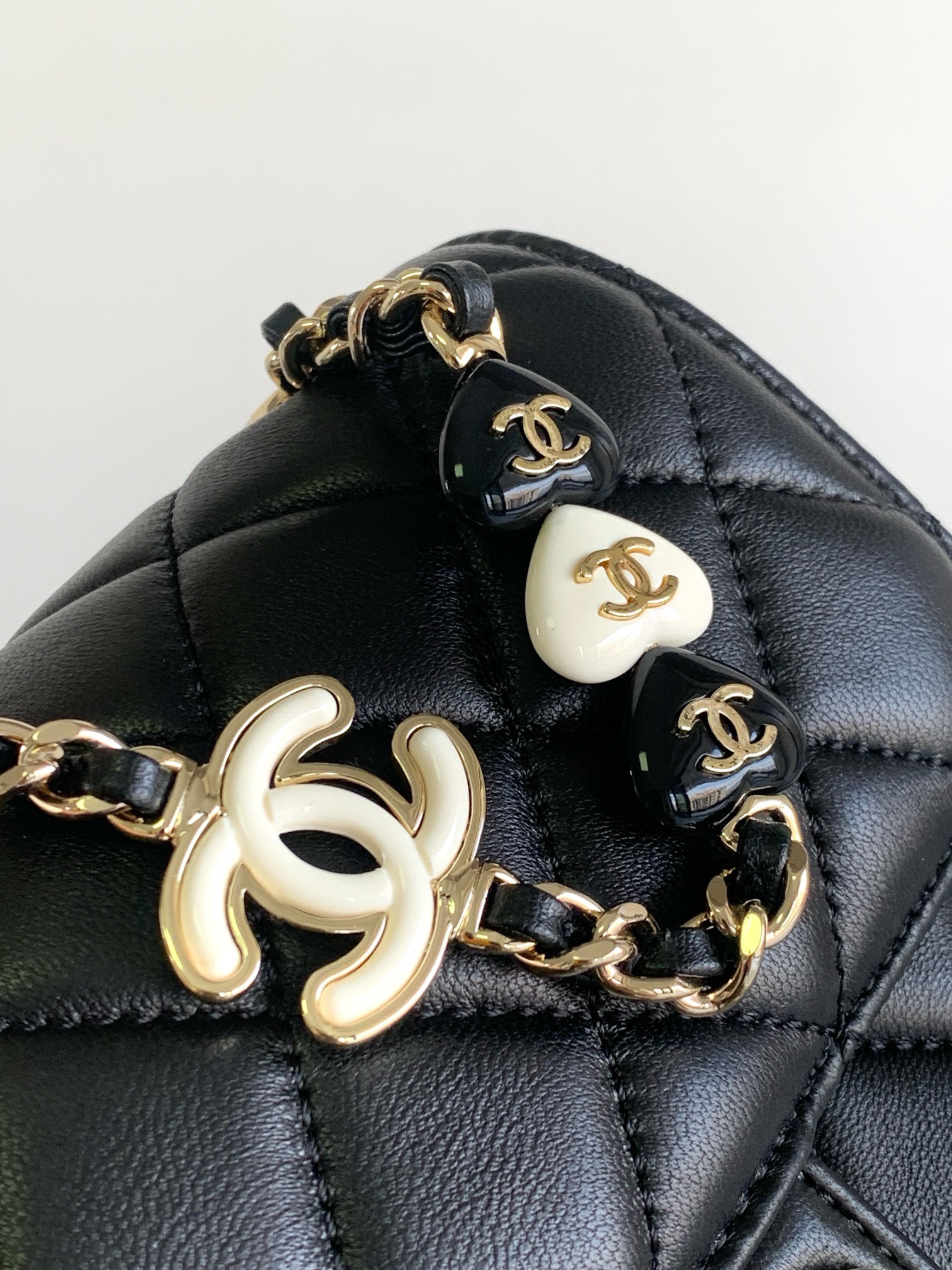 Bagsaaa Ch**el 23K Black Bag With Heart Chain - 16x12.5x4.5cm