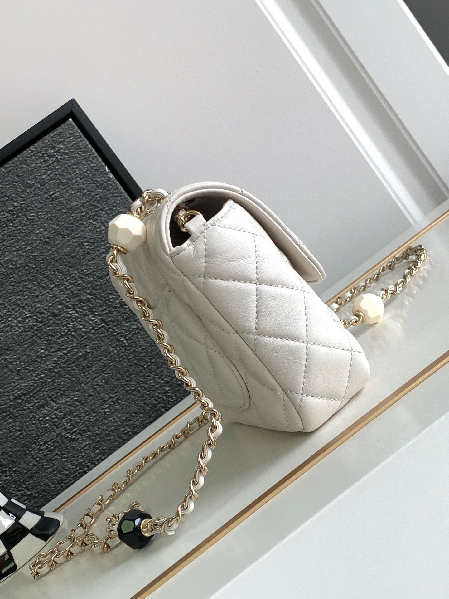 Bagsaaa Ch**el 23K White Bag With Heart Chain - 16x12.5x4.5cm